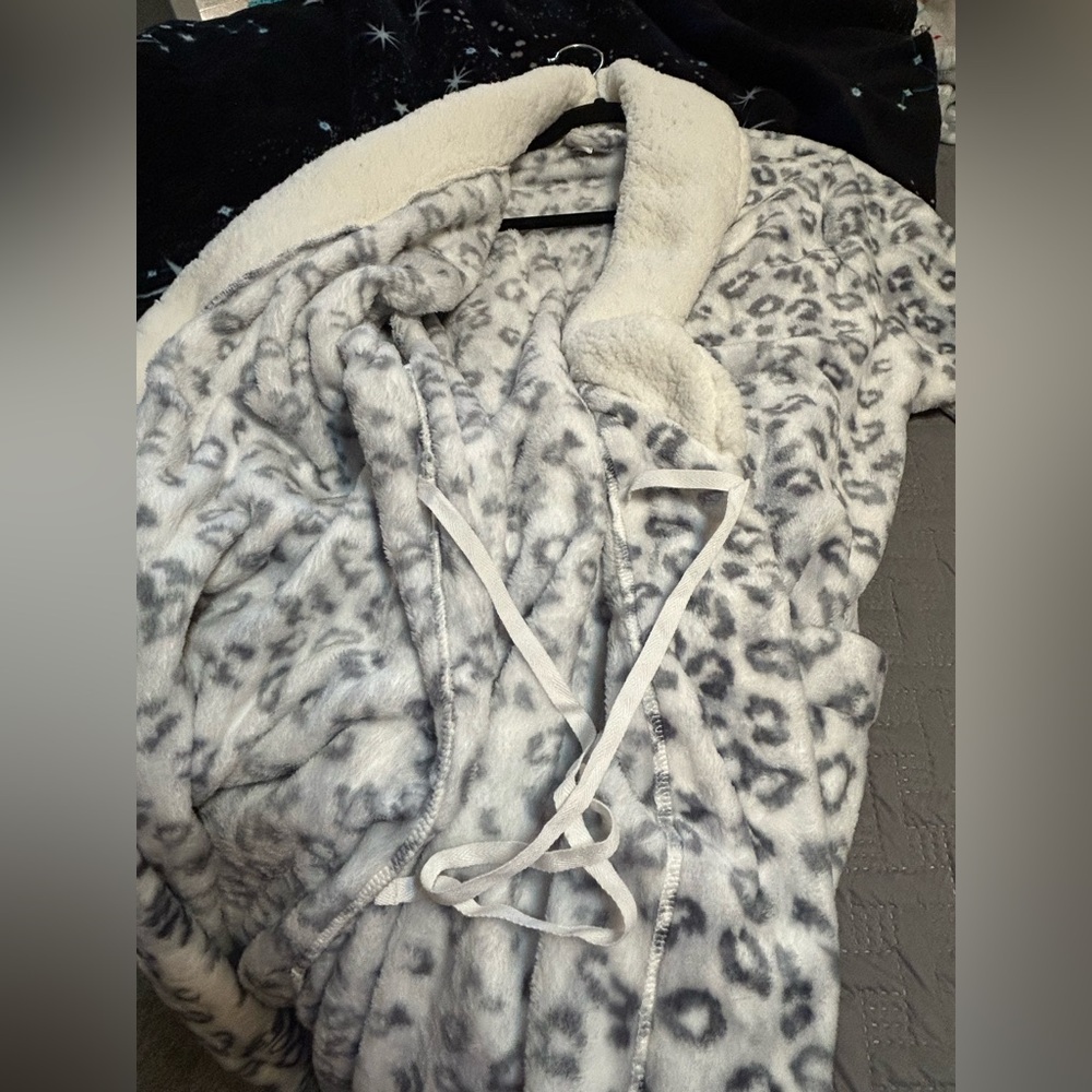 Sonoma Plush Leopard Women’s Bathrobe L NWT - Picture 9 of 11